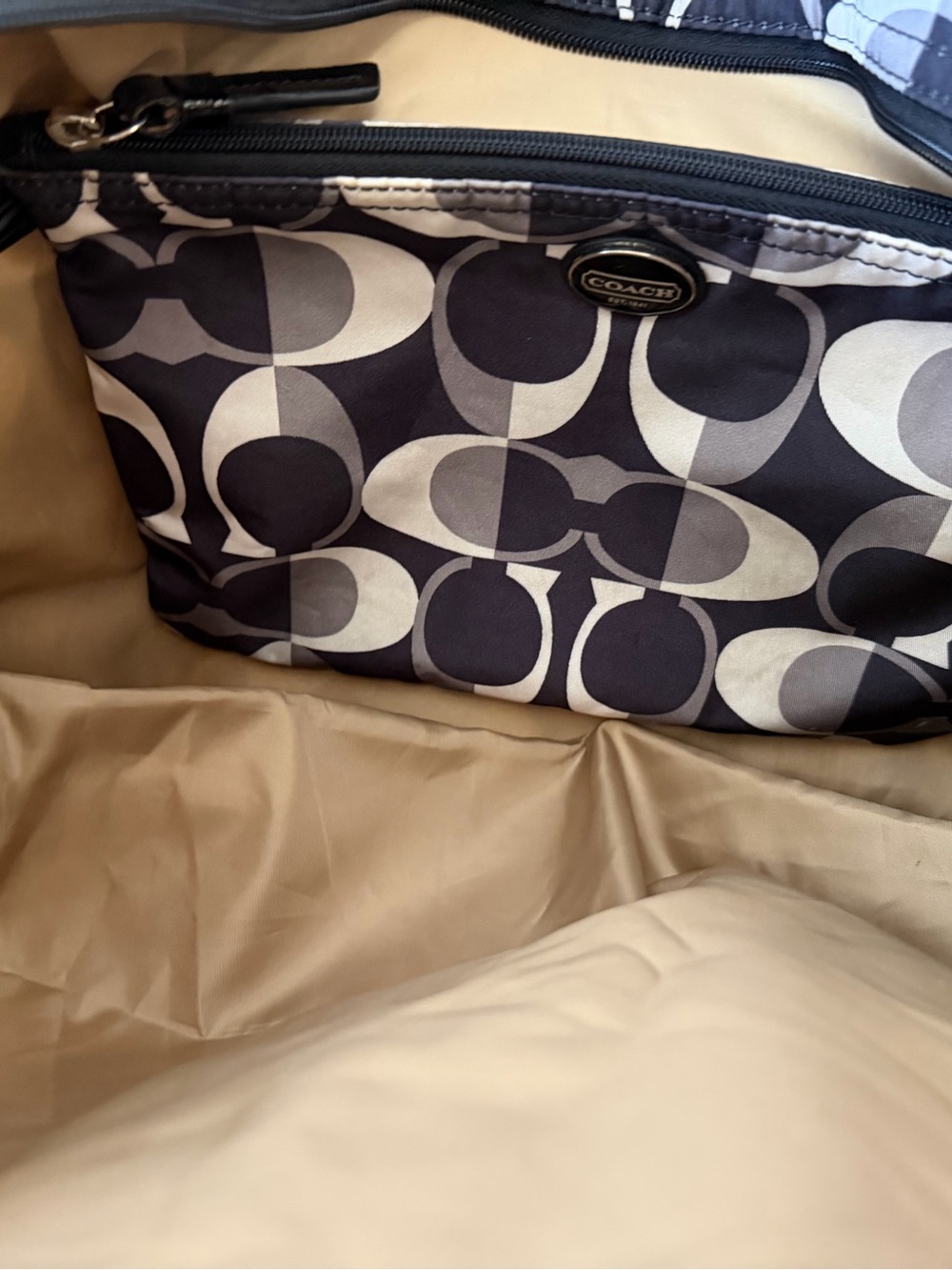 Coach Poppy Glam Signature Tote- no hang tag - Picture 4 of 11